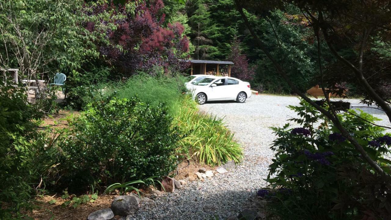 Secret Cove Cottage Suites Halfmoon Bay Экстерьер фото
