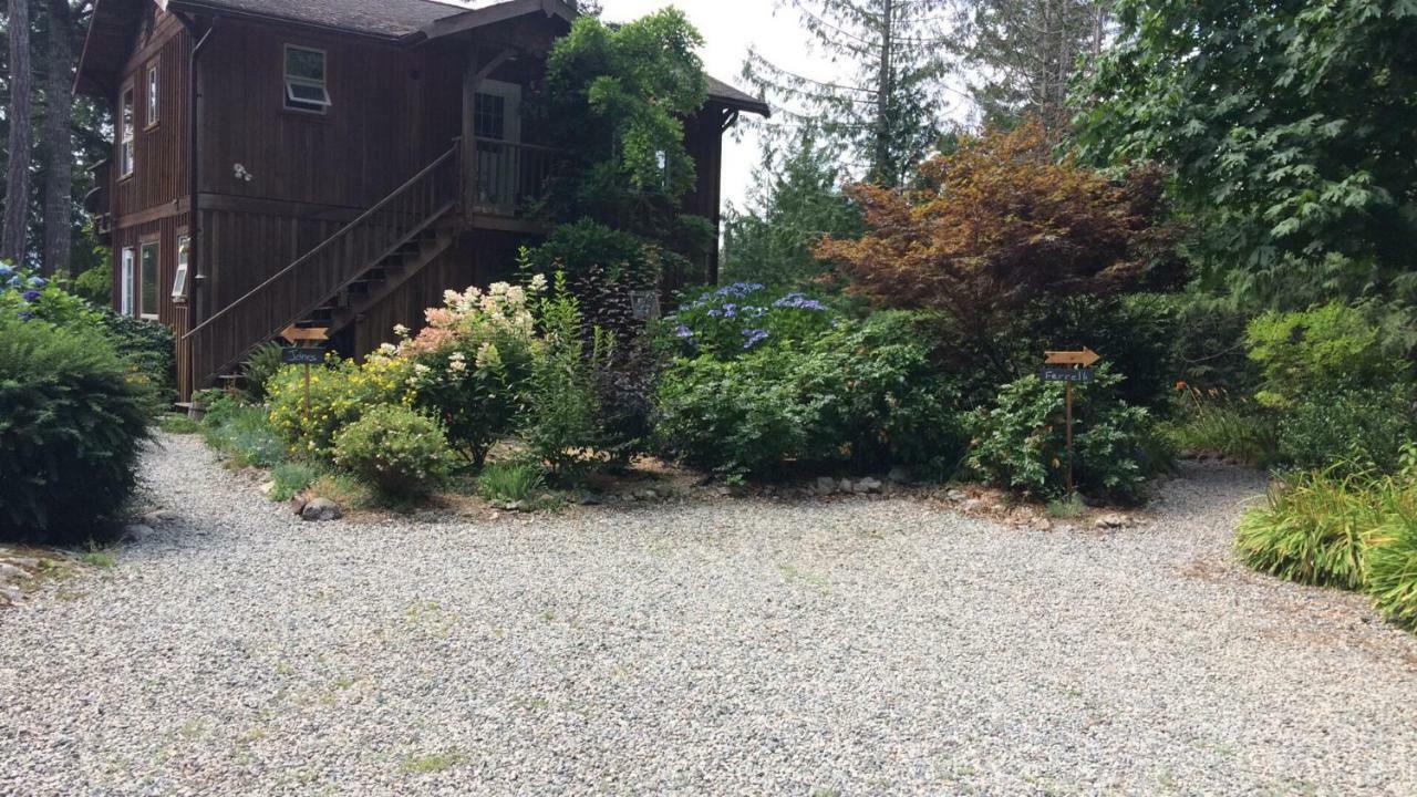 Secret Cove Cottage Suites Halfmoon Bay Экстерьер фото