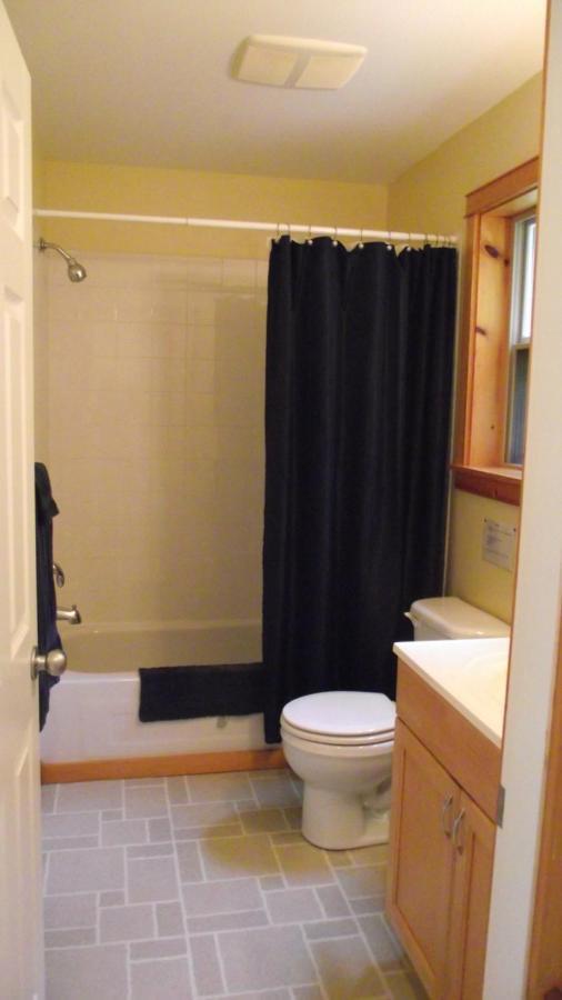 Secret Cove Cottage Suites Halfmoon Bay Экстерьер фото