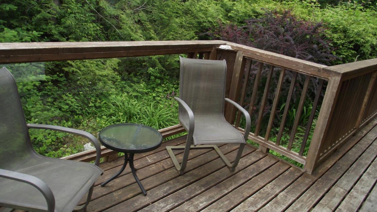 Secret Cove Cottage Suites Halfmoon Bay Экстерьер фото