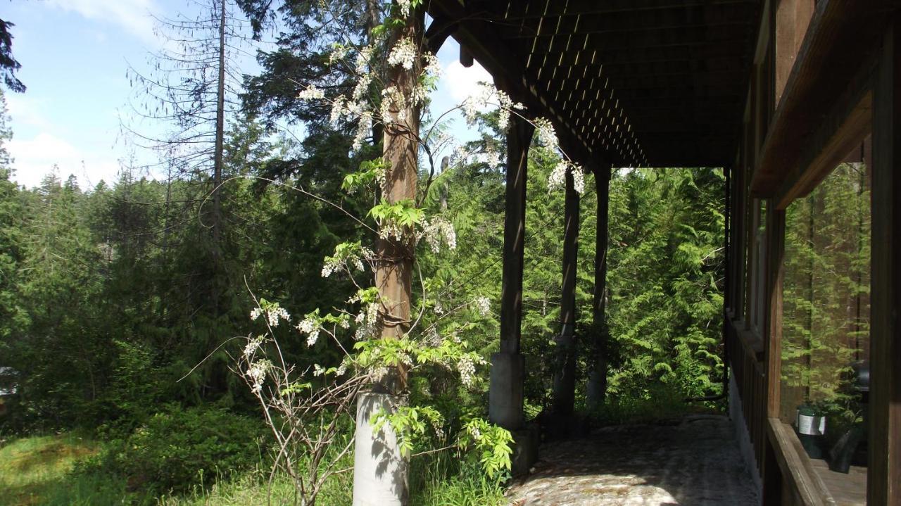 Secret Cove Cottage Suites Halfmoon Bay Экстерьер фото