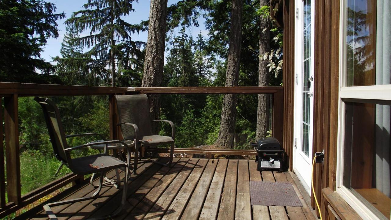 Secret Cove Cottage Suites Halfmoon Bay Экстерьер фото