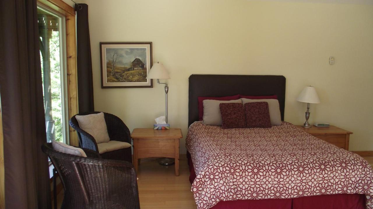 Secret Cove Cottage Suites Halfmoon Bay Экстерьер фото